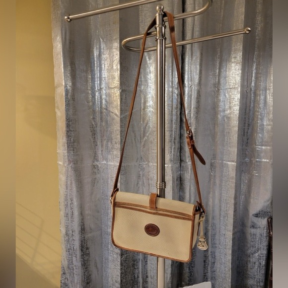 VTG 90s Dooney & Bourke Classic Cream & Tan Leather Crossbody Purse USA Made Y2K - Picture 3 of 10